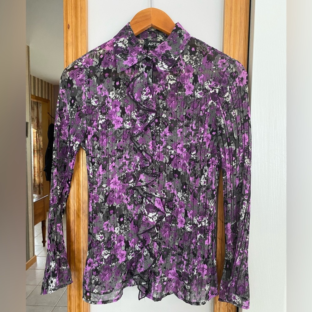 Stunning ruffle front pleated cloth Apt 9 petite small flair sleeve blouse
